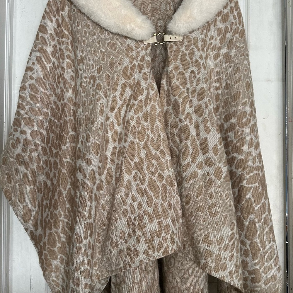Marc New York Tan Patterned Cape with Faux Fur